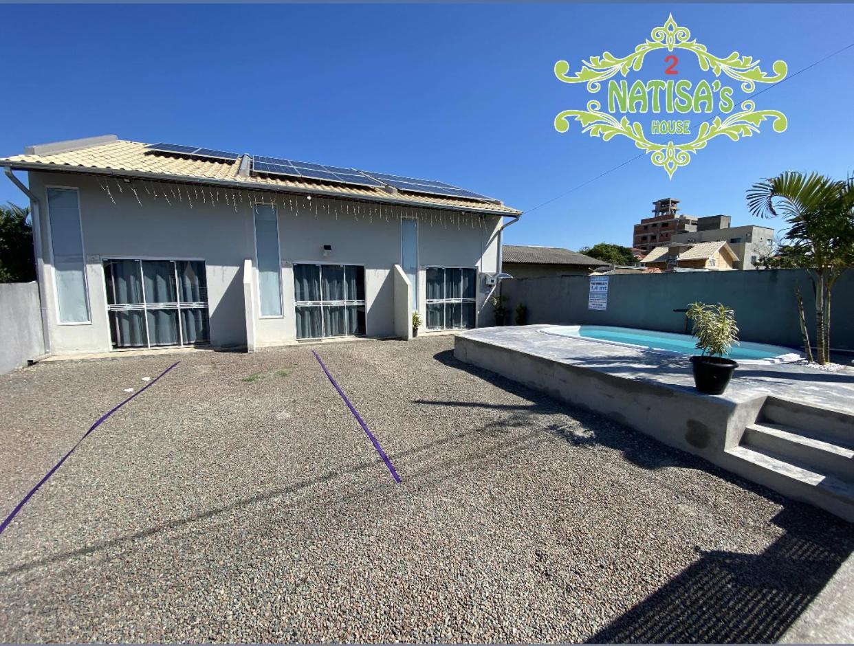 Sobrados Aconchegante Com Piscina "Natisashouse" Villa บอมบินญัส ภายนอก รูปภาพ