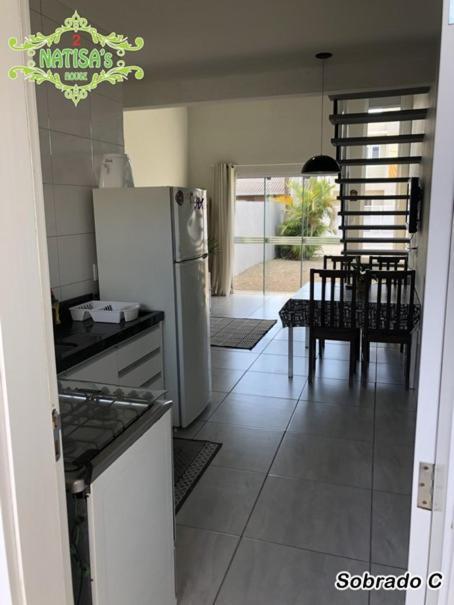 Sobrados Aconchegante Com Piscina "Natisashouse" Villa บอมบินญัส ภายนอก รูปภาพ