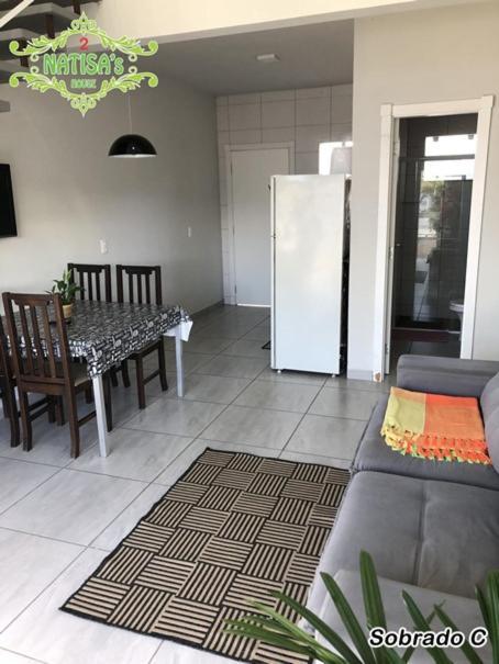 Sobrados Aconchegante Com Piscina "Natisashouse" Villa บอมบินญัส ภายนอก รูปภาพ