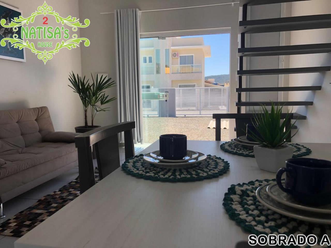Sobrados Aconchegante Com Piscina "Natisashouse" Villa บอมบินญัส ภายนอก รูปภาพ
