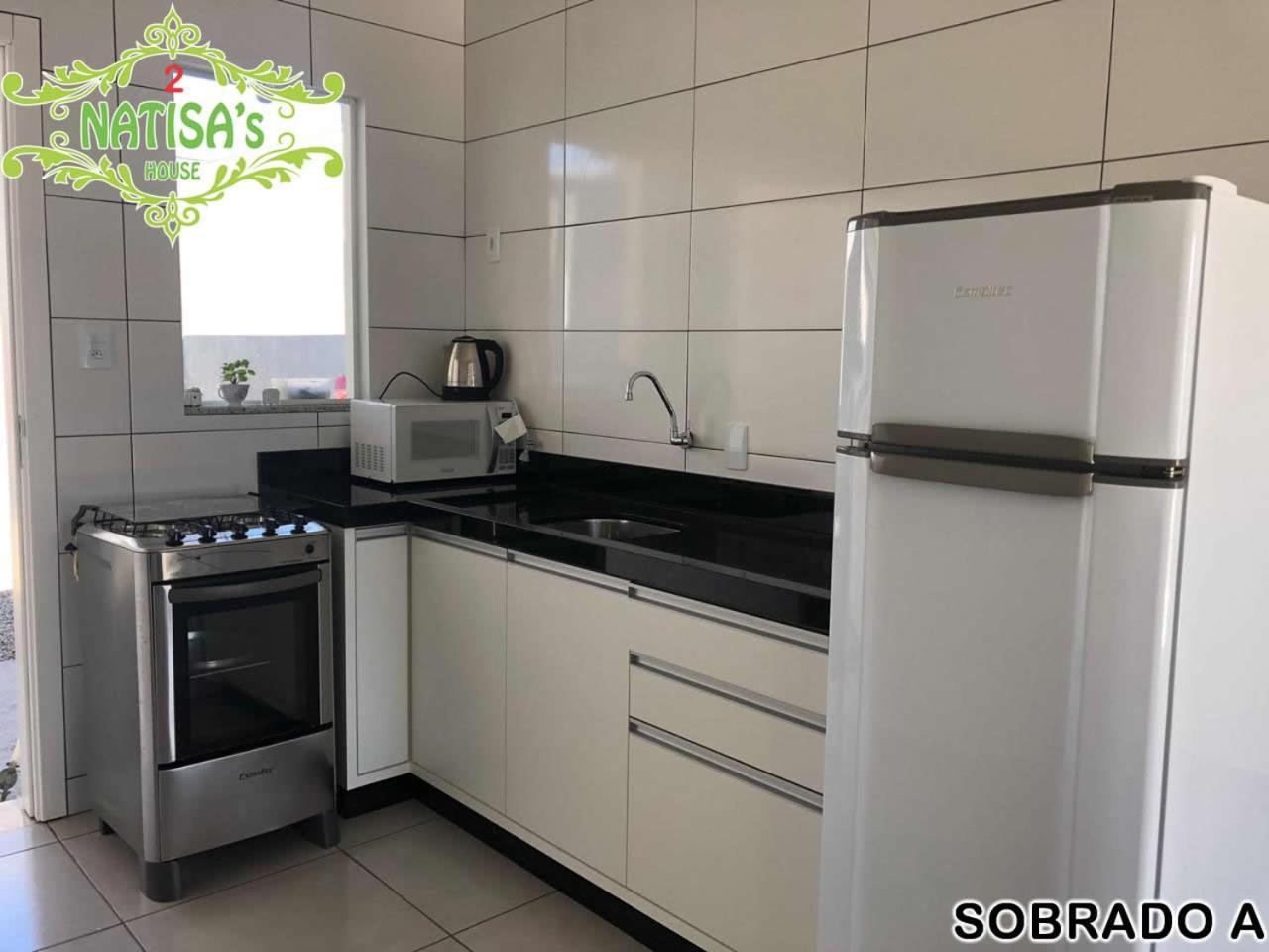 Sobrados Aconchegante Com Piscina "Natisashouse" Villa บอมบินญัส ภายนอก รูปภาพ