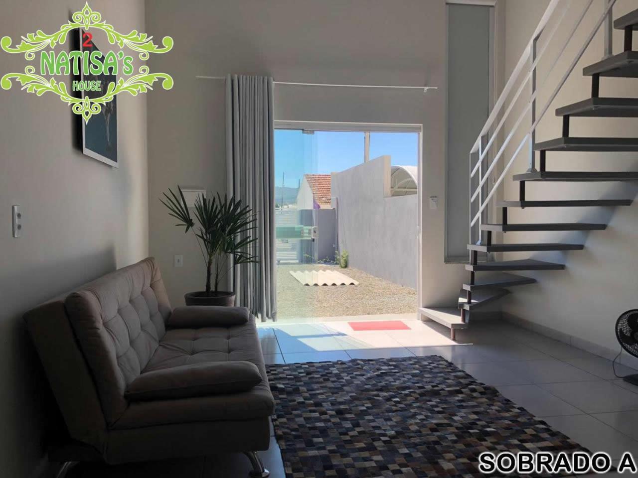 Sobrados Aconchegante Com Piscina "Natisashouse" Villa บอมบินญัส ภายนอก รูปภาพ